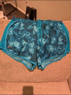 Under Armour Women's Teal & Navy Tie-Dye Athletic Shorts
